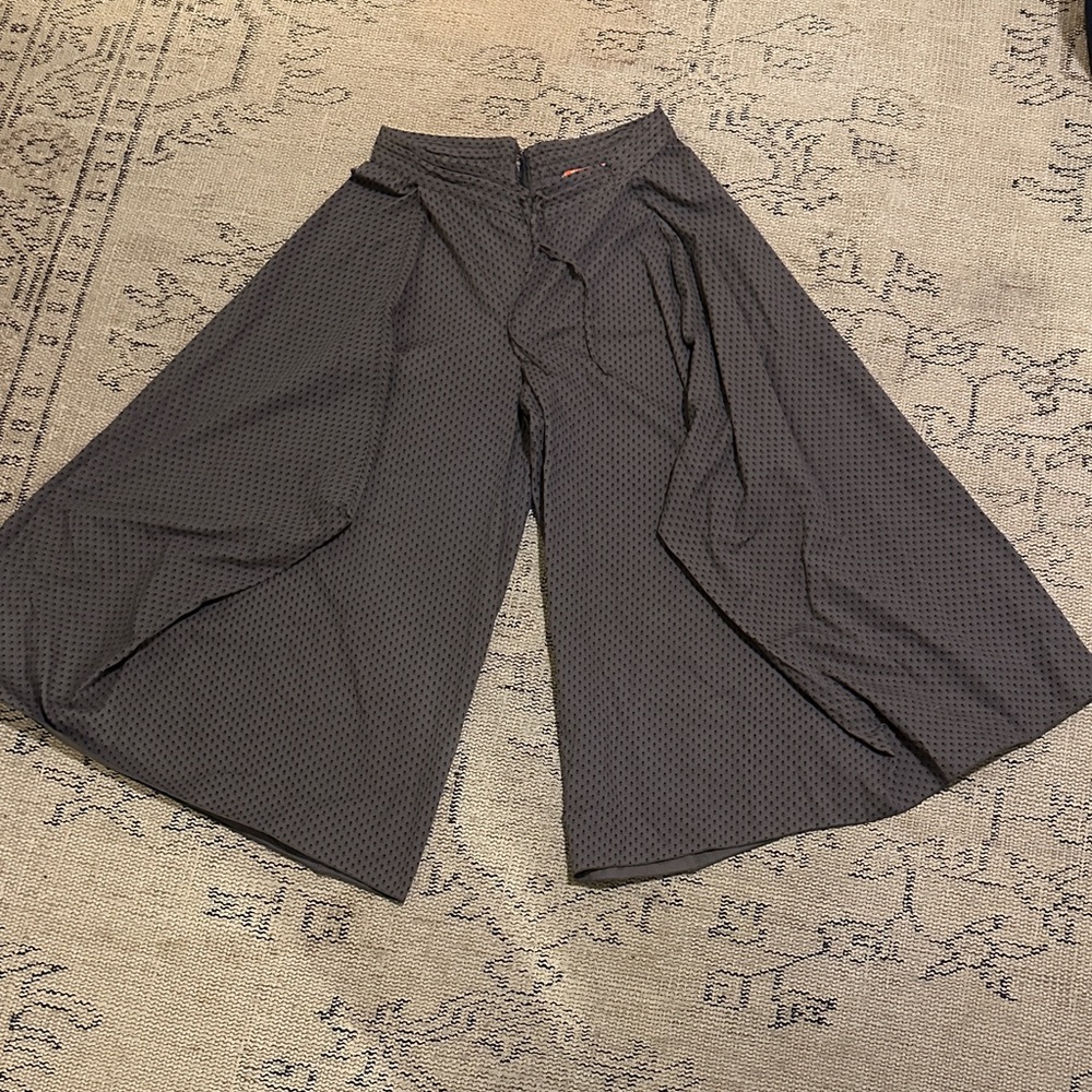 Tulsi Wide Leg Cropped Palazzo Pants in Charcoal size L